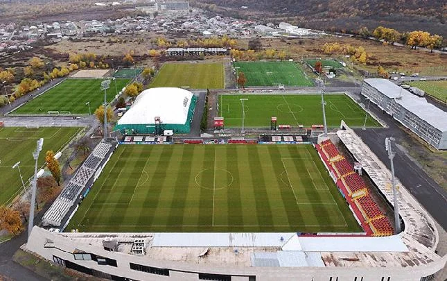 Qəbələ şəhər stadionu millinin oyununa hazırdır Şəkillər