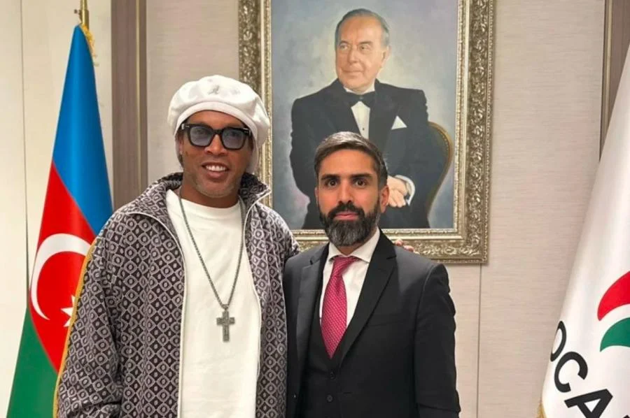 Ronaldinyo AFFA prezidenti ilə görüşdü Şəkil