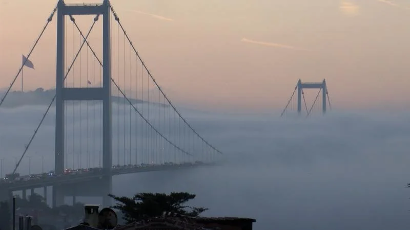 İstanbul boğazında gəmilərin hərəkəti dayandırılıb Səbəb