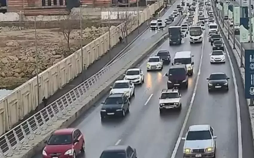 Bakıda tıxac olan yollar açıqlanıb SİYAHI