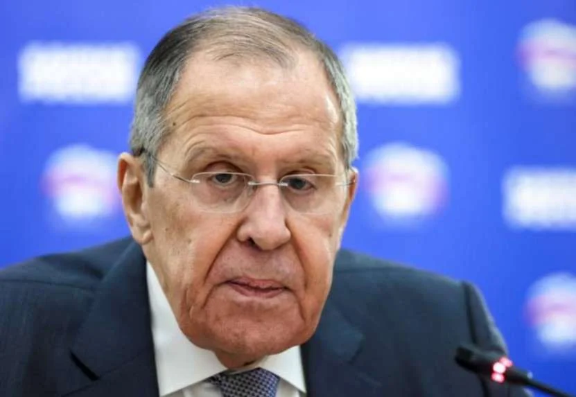 Top Amerika tərəfindədir Lavrov