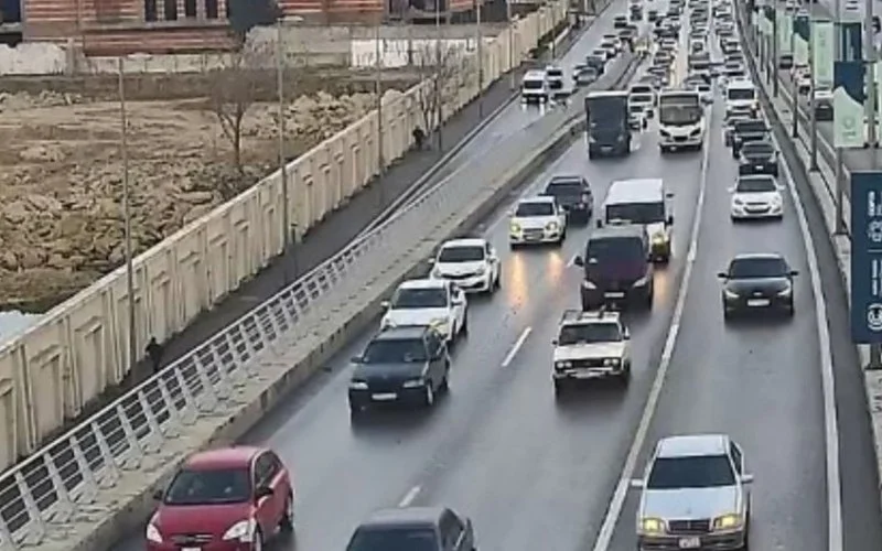 Bakıda tıxac olan yollar açıqlanıb