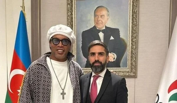 Rövşən Nəcəf Ronaldinyo ilə görüşdü