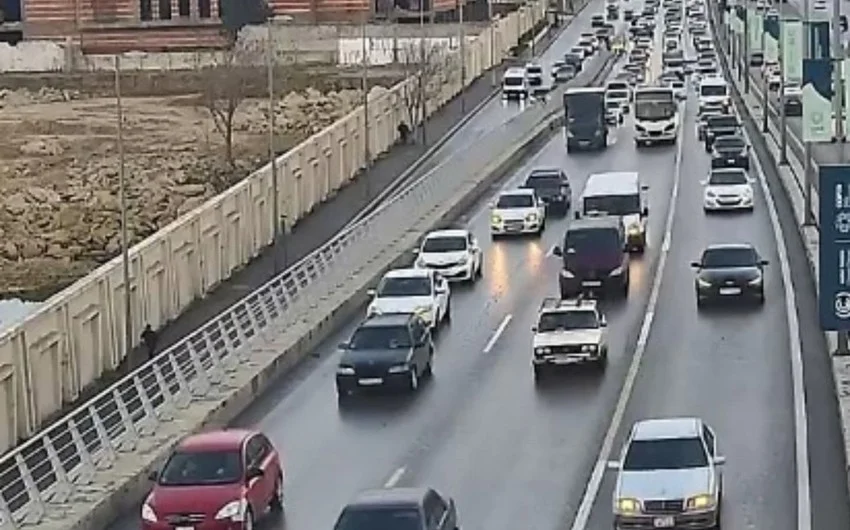 Bakıda tıxac olan yollar açıqlanıb SİYAHI