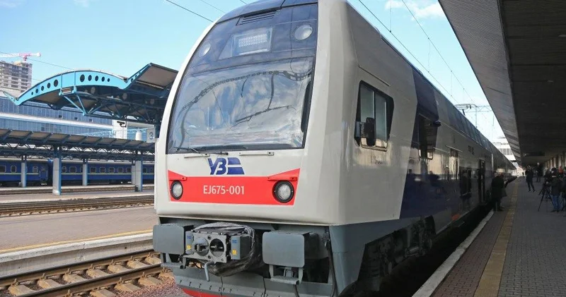 Qatarların kəskin döngələrdə aşmamasının səbəbi nədir?