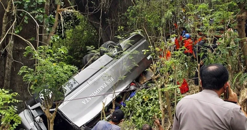 İndoneziyada yol qəzasında 5 çinli turist ölüb