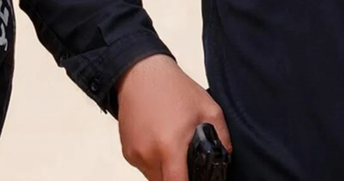 Polis dəmiryol vağzalındakı silahlı şəxsi yaralayıb