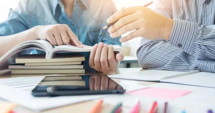 Yeni qayda: Repetitorluq evdən məktəbə köçürülür?