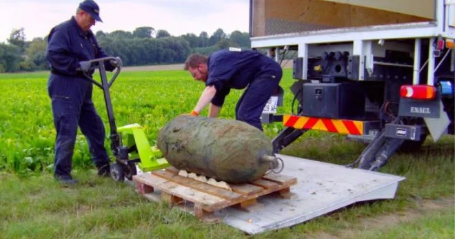 21 min sakin köçürülür: 450 kq lıq bomba tapıldı