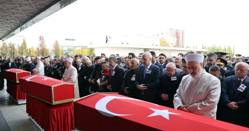 Türkiyə Hərbi Hava Qüvvələrinə məxsus təyyarədə həlak olanların dəfn mərasimində rəsmi şəxslər iştirak ediblər