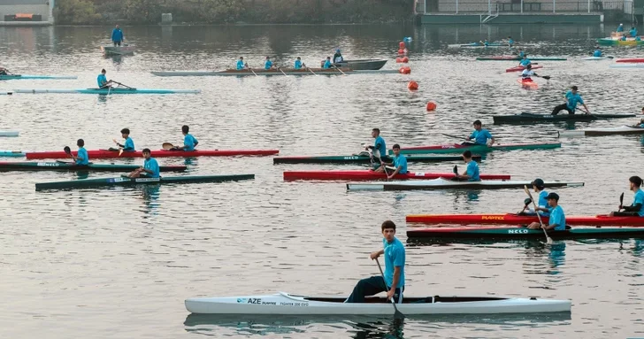 Лейла Алиева встретилась со спортсменами на гребной базе в Мингячевире