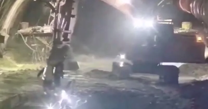 Момент внезапного наводнения в тунелле в Китае попал на ВИДЕО есть жертвы