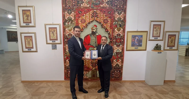 “Xəmsə”nin türk dilinə tərcümə edilmiş nüsxələri Nizami Gəncəvi Muzeyinə hədiyyə olunub