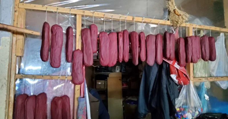 На рынке в Баку в говяжьей колбасе обнаружили ДНК лошади Minval Politika