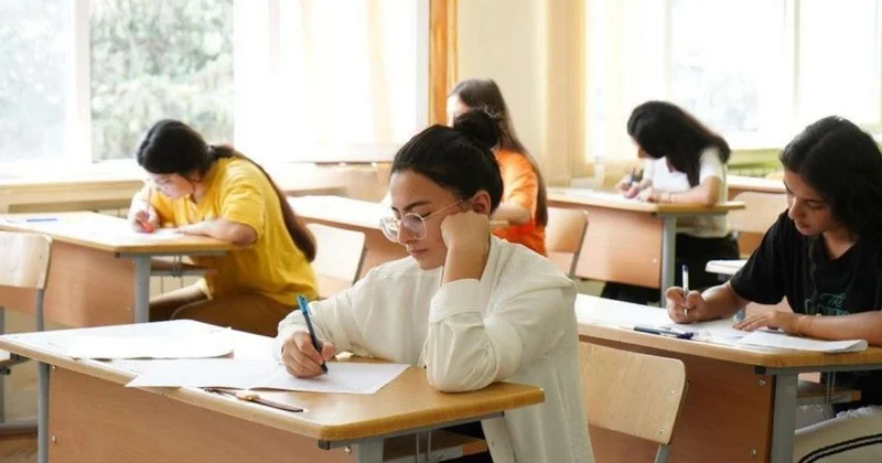 Orta məktəbi bitirə bilməyənlərin diqqətinə sənəd qəbulu başlayır