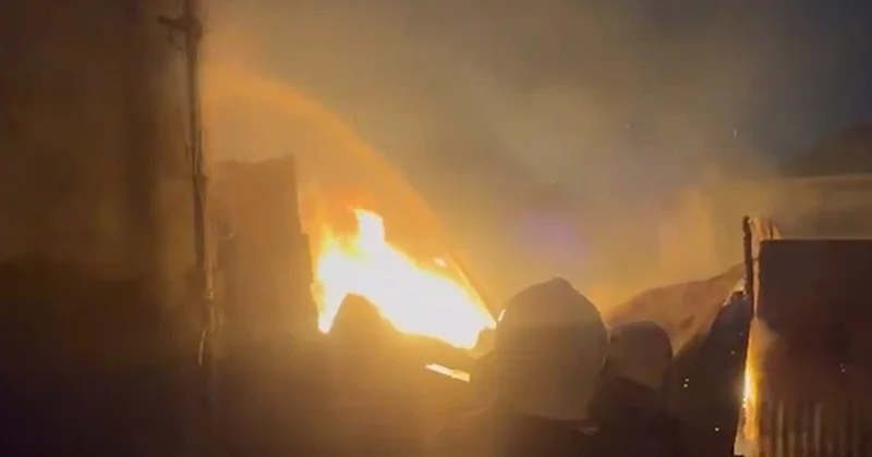 В Баку горел жилой дом