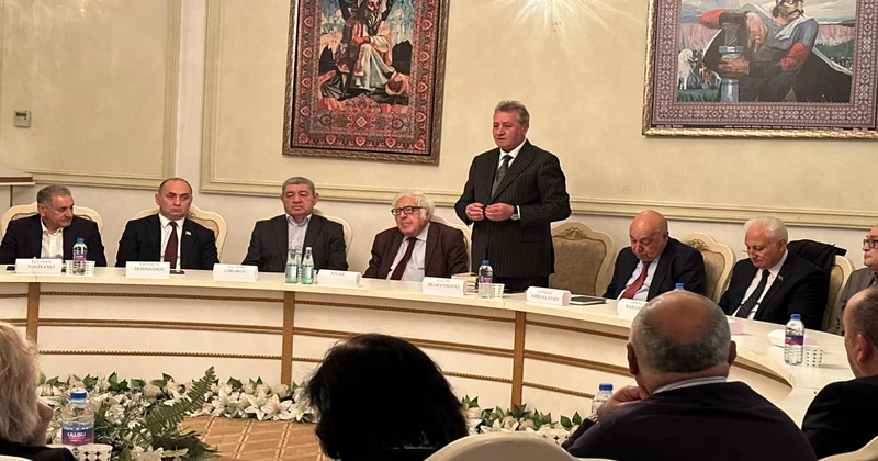 Elçin Hüseynbəylinin kitablarının təqdimatı və imza günü keçirildi