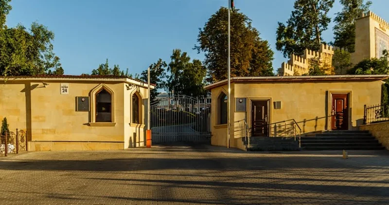 Зеленский: Обломки ракеты Искандер упали на здание посольства Азербайджана Minval Politika