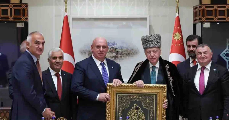 Ərdoğan Dünya Ahıska Türkləri Birliyi heyətini qəbul edib