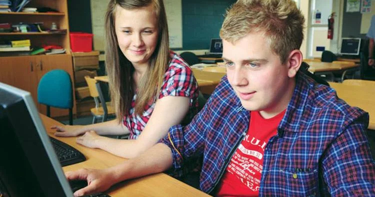 İnternetdən çox istifadə edən də peşman olur, heç istifadə etməyən də... Psixoloq DANIŞIR