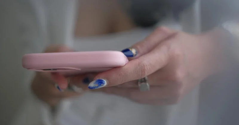 Danışdığı qadını şəkilləri ilə şantaj edib adına kredit götürdü