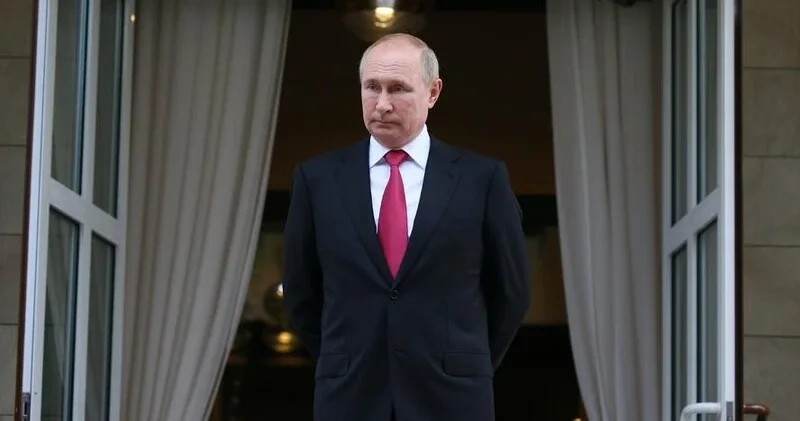 MI6: Kremldə “iki” Putin var