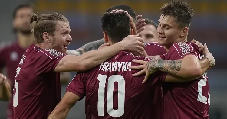 Belarus millsini sərhəddə 12 saat ləngidiblər