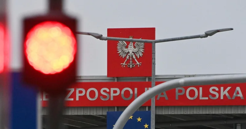 Polşa Belarusla sərhəddə iki keçid məntəqəsinin fəaliyyətini bərpa edəcək