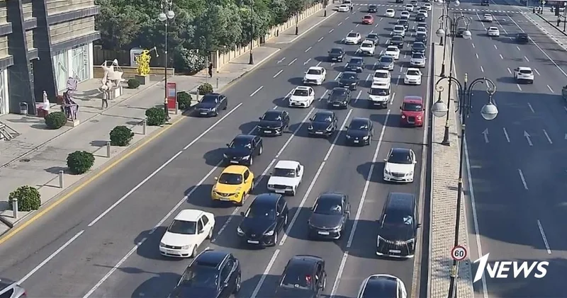 На ряде улиц и проспектов Баку затруднено движение транспорта ФОТО СПИСОК