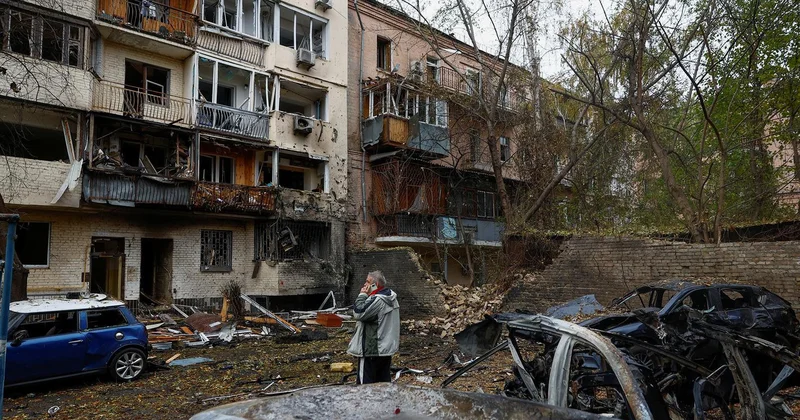 Киев под массированной атакой РФ: горят дома, есть пострадавшие