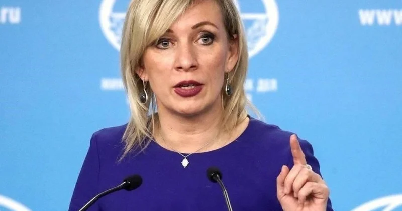 Mariya Zaxarova yenə Makrona əsəbləşdi