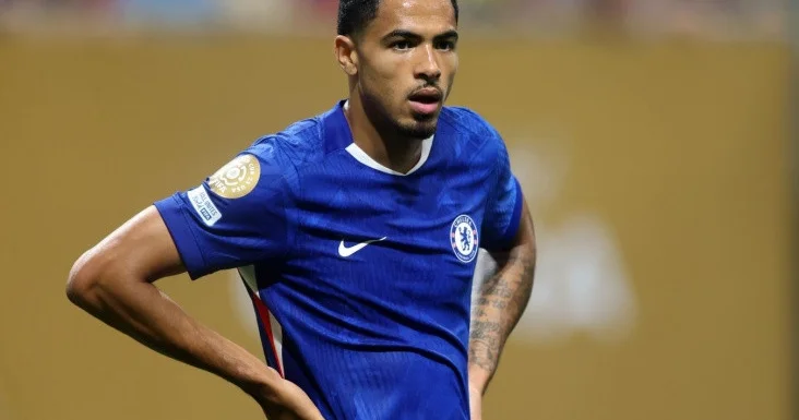 “Çelsi” 16 yaşlı ekvadorlu müdafiəçi ilə müqavilə imzalayıb