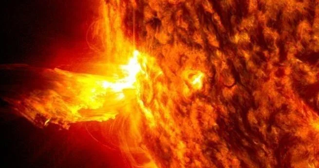 Günəşdə güclü günəş parlaması baş verib