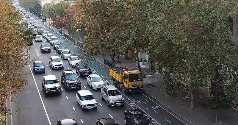 12 istiqamətdə tıxac var