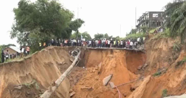 Смертельный оползень в Индонезии: трое погибших, 20 человек до сих пор не найдены