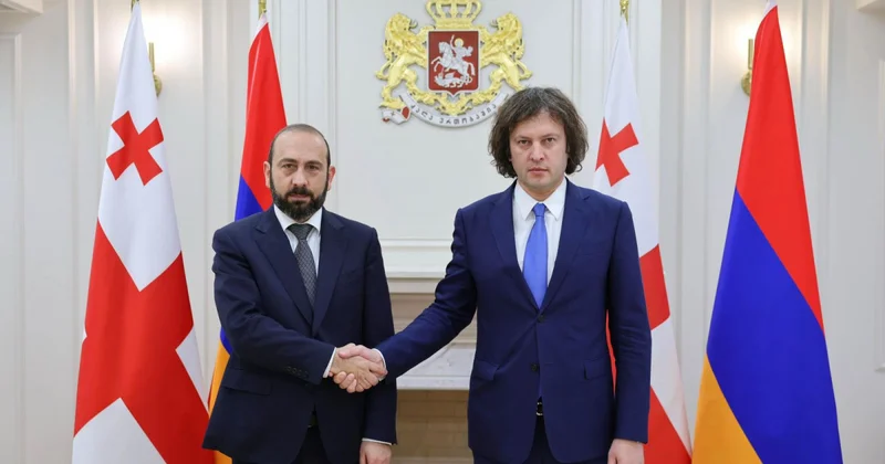 Kobaxidze Mirzoyanla regiondakı vəziyyəti müzakirə edib