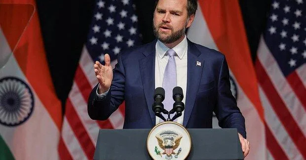 Вэнс указал на невозможность покупки жилья молодежью в США из за мигрантов