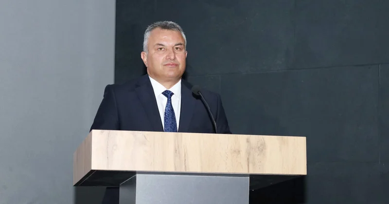 Rəhbər vəzifədə çalışan hər bir şəxs, hər bir məmur təvazökar olmalıdır