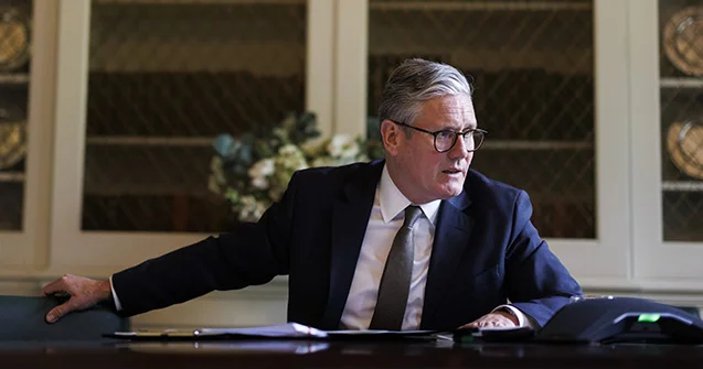 Həddən artıq səfər etdiyi üçün tənqid olundu