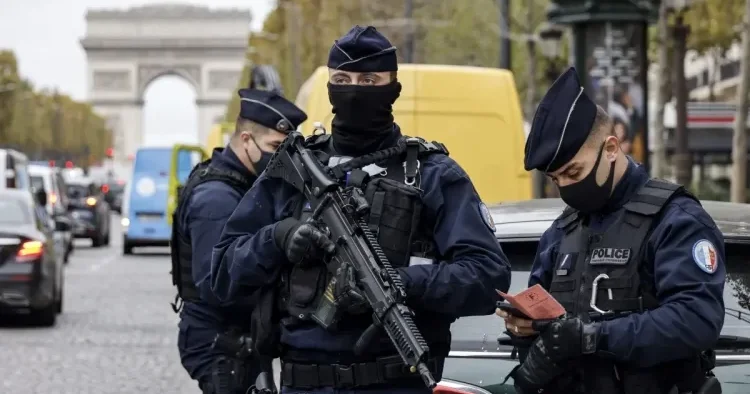 Parisin ən böyük qatar stansiyasında atışma OLDU