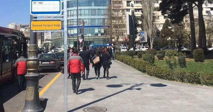 Şamaxinka da avtobus dayanacağı problemi nə vaxt həll olunacaq? AYNA dan AÇIQLAMA
