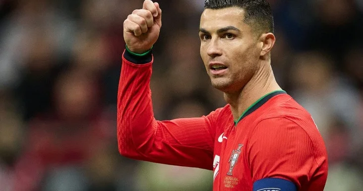 Van der Vart: “Ronaldo şokolad olsaydı, özünü yeyərdi”