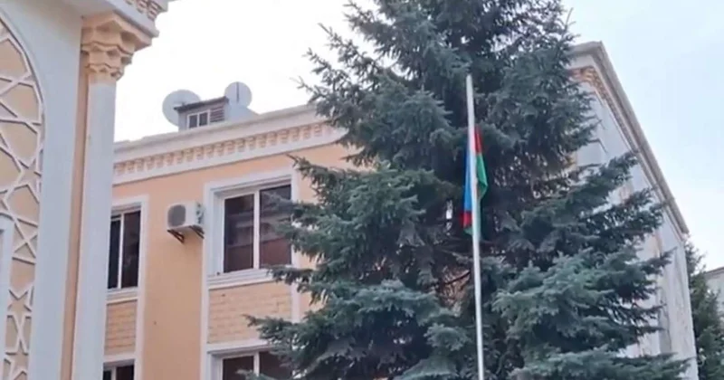 Rusiyada səfirliyimizin ərazisinə raketin düşdüyü yerdən GÖRÜNTÜLƏR