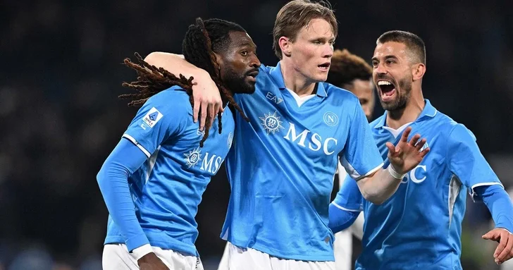 Полузащитник Наполи Замбо Ангисса не сможет сыграть в матче против Карабаха из за травмы