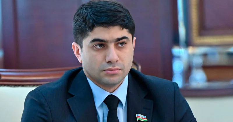 Bu deputat danışmır, ancaq şəkil çəkdirir FOTOLAR