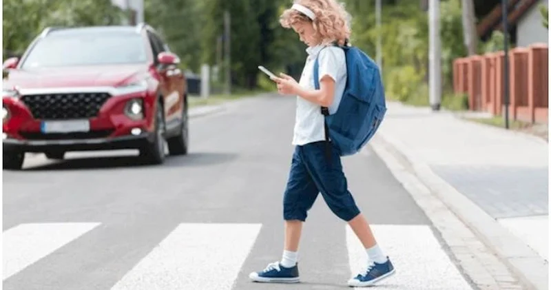 “Yolu keçərkən qulaqcıqlardan istifadə diqqəti yayındırır” DYP