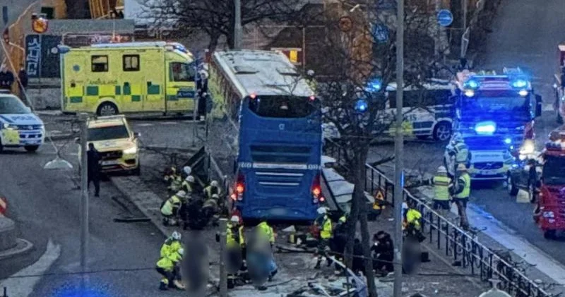 Stokholmda avtobus dayanacağa girib Çoxlu sayda ölü və yaralı var