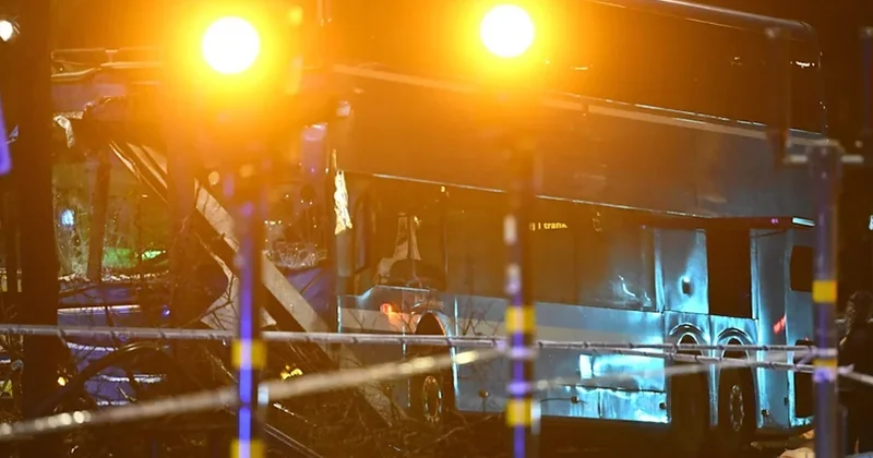 Avtobus dayanacağa çırpılıb, ölən və xəsarət alanlar var