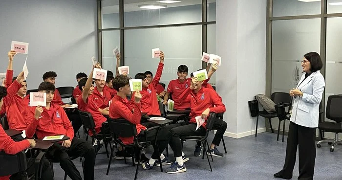 Millimizin futbolçuları üçün seminar keçirildi