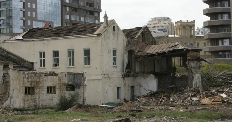 Bakıda söküntüyə dair narazılıq: “Ya pul, ya da yeni bina” Hansı düzgün seçimdir?